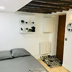 Charming Studio Paris Center