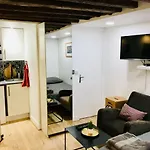 Charming Studio Paris Center