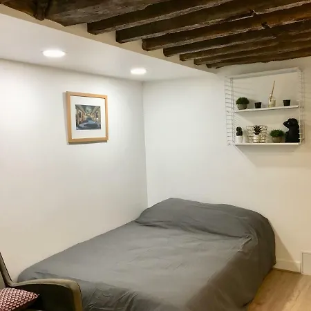Charming Studio Center